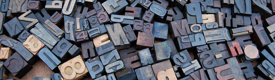 Wood letters-Amador Loureiro